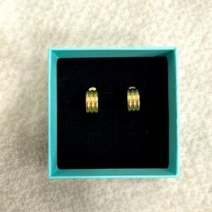 Gold plated Simon’s women hoop earrings